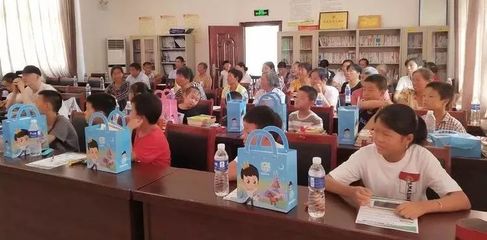 親子溝通從心開(kāi)始 縣心理咨詢(xún)協(xié)會(huì)走進(jìn)景潭村開(kāi)展家庭教育專(zhuān)題講座